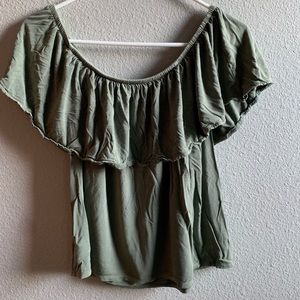 Small American Eagle off the shoulder